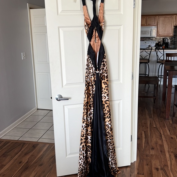 Dress - Picture 3 of 4